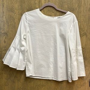 White pleated flare sleeve